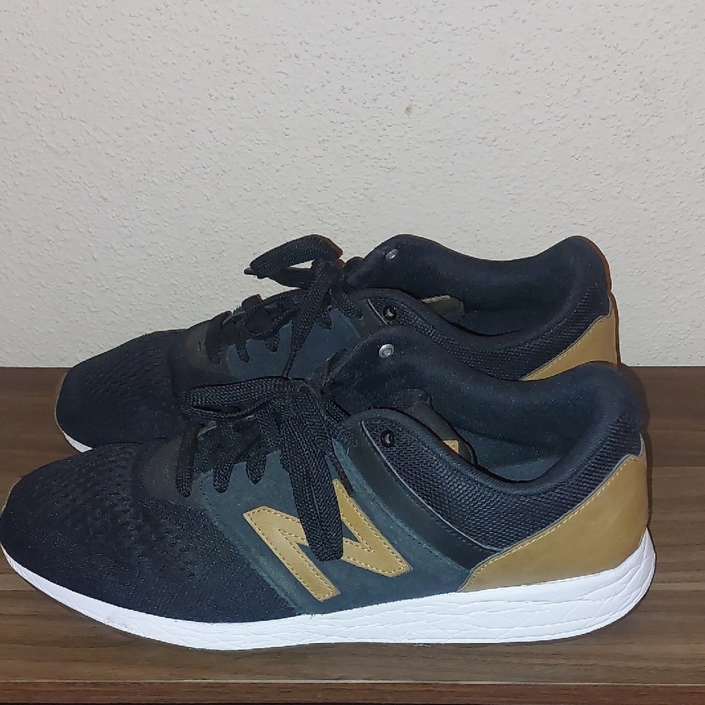 New Balance Men's Black and Tan Sneakers